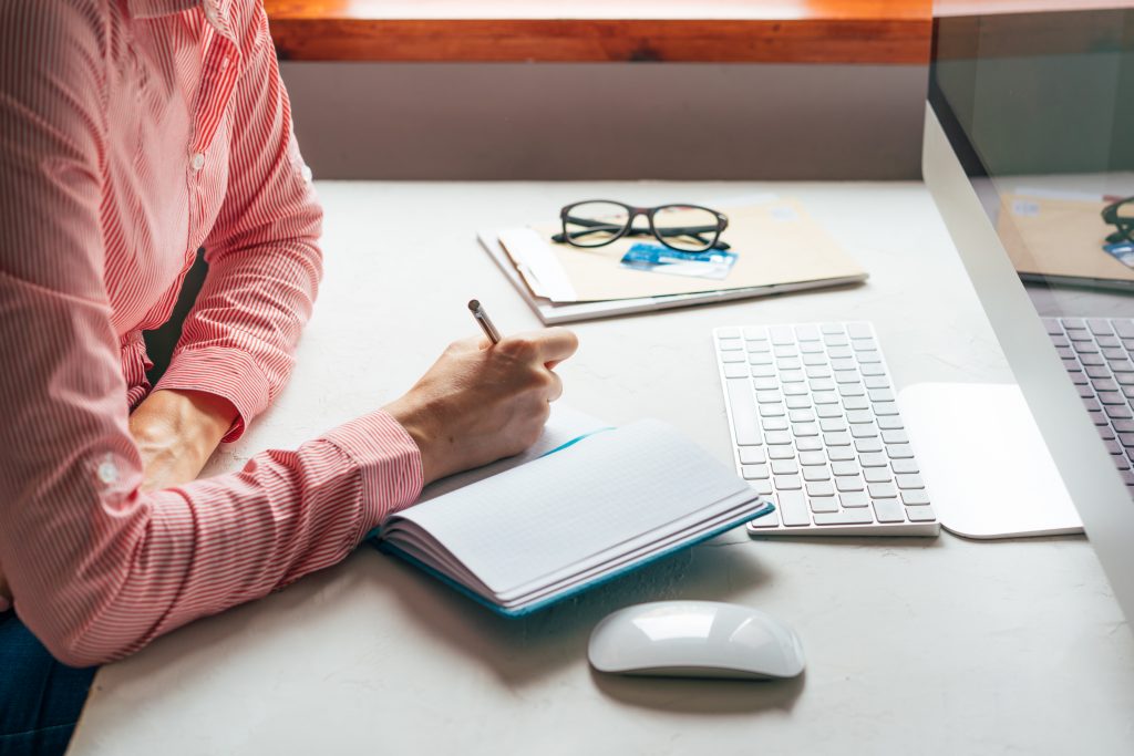 cómo amueblar un espacio de trabajo